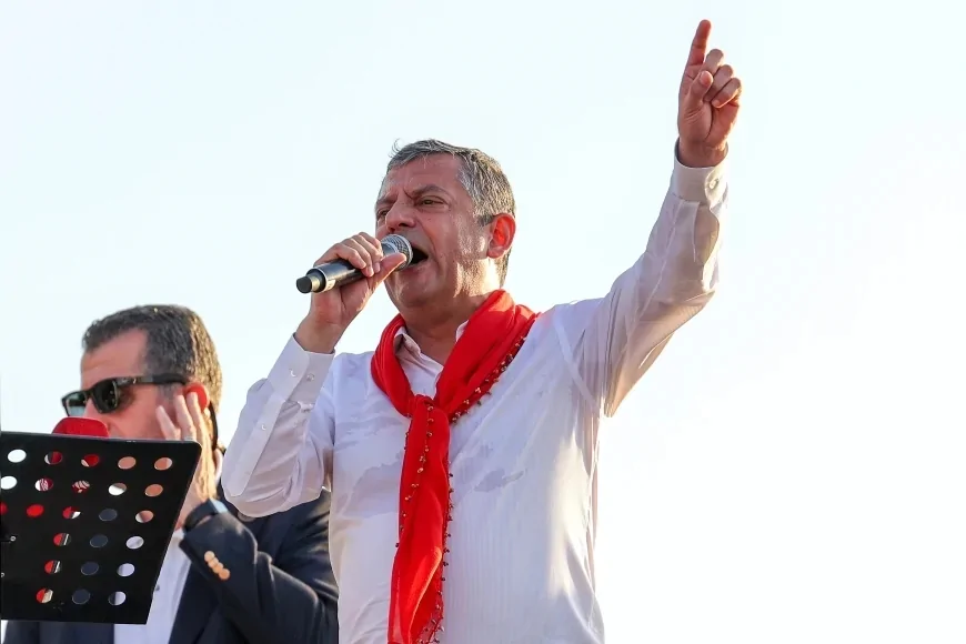 CHP LİDERİ ÖZGÜR ÖZEL: “MİLLET İKTİDARI DEĞİŞTİRMEK İÇİN YOLA ÇIKMIŞ, ÖNÜMÜZDEN ÇEKİLİN, ÖNÜNDE DURAN MİLLET TARAFINDAN EZİLİR”