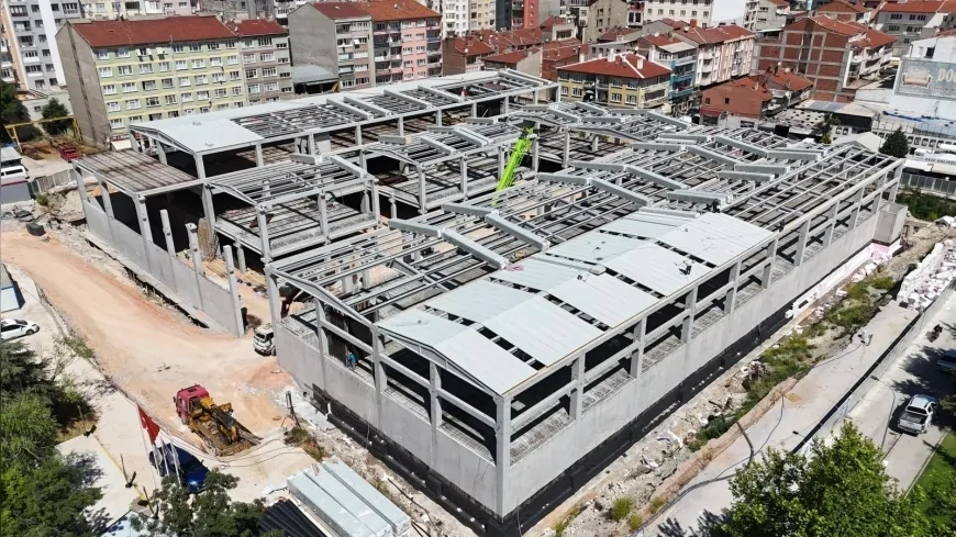 Eskişehir’de Kurtuluş Kapalı Pazar Yeri Projesinde Çatı ve Elektrik Tesisatı Çalışmaları Başladı
