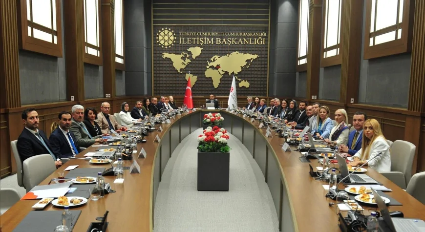 İLETİŞİM BAŞKANLIĞI BASIN KARTLARI KOMİSYONU 2026 TOPLANTISINDA İZMİR’DEN 33 GAZETECİYE BASIN KARTI VE SÜREKLİ BASIN KARTI VERİLDİ