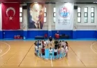 Maltepe Belediyesi Yaz Okulu’nda çocuklar yüzme, basketbol ve jimnastikle yaz tatilini sporla değerlendiriyor