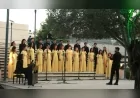 İzmir'de anıtsal zeytin ağacı altında başlayan yaz konserlerinde Swara Gençlik Korosu müzikseverlerle buluştu