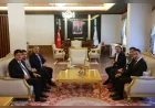 Türk Telekom Genel Müdürü Ebubekir Şahin Nevşehir Belediye Başkanı Rasim Arı’yı makamında ziyaret etti