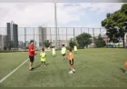 Çankaya Belediyesi ile Gençlerbirliği iş birliğinde düzenlenen ücretsiz Yaz Futbol Okulu çocukları sahada buluşturuyor