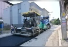 MANİSA BÜYÜKŞEHİR BELEDİYE BAŞKANI BESİM DUTLULU’NUN DESTEĞİYLE TURGUTLU’DA MAHALLE YOLLARI ASFALTLA YENİLENİYOR