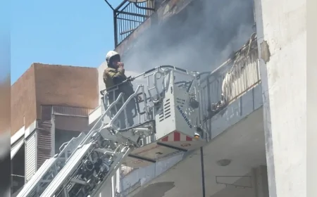 Karabağlar'da 7 Katlı Apartmanda Çıkan Yangın Kısa Sürede Kontrol Altına Alındı, 6 Kişi Güvenle Tahliye Edildi