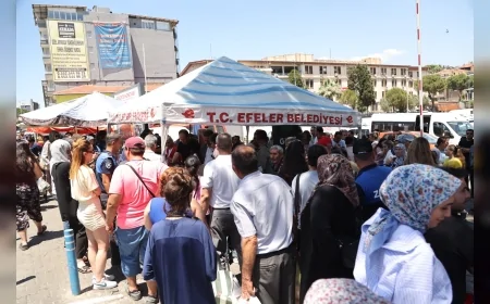 Efeler Belediye Başkanı Anıl Yetişkin: “Aşure, birliği simgeleyen bir mozaiktir” Efeler’de Zafer Meydanı’nda 3 bin kişilik aşure ikramı yoğun ilgi gördü