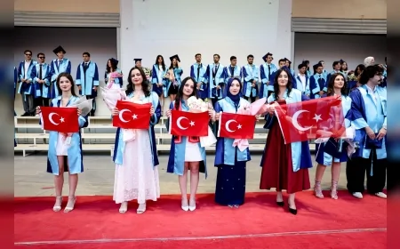 Dokuz Eylül Üniversitesi Hukuk Fakültesi ve Adalet Meslek Yüksekokulu Mezunları Hukukçu Yeminiyle Meslek Hayatına Uğurlandı