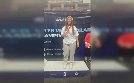 KAYSERİ’DE DÜZENLENEN U15 TÜRKİYE BOKS ŞAMPİYONASI’NDA MANİSALI DOĞA TEZCAN +80 KİLODA TÜRKİYE ÜÇÜNCÜSÜ OLARAK BRONZ MADALYA KAZANDI