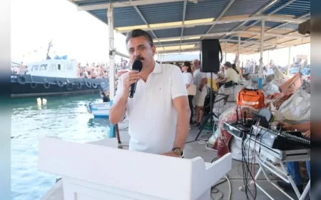 Dikili Belediye Başkanı Adil Kırgöz: “Denizlerdeki Tam Bağımsızlığımızın 100. Yıl Gururunu Yaşıyoruz”