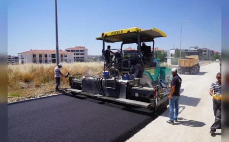 Tepebaşı Belediyesi ilçe genelinde asfalt, kaldırım ve yol yenileme çalışmalarını sürdürüyor