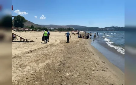 Efes Selçuk Belediyesi ile İzmir Büyükşehir Belediyesi Pamucak ve Pananos sahillerinde temizlik çalışmalarını sürdürüyor