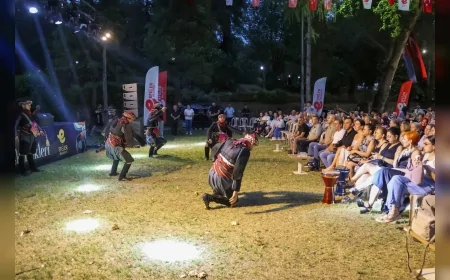 Efeler Belediye Başkanı Anıl Yetişkin: “Halk oyunlarından ritme, danstan müziğe uzanan dopdolu programımızda hemşehrilerimizle bir araya gelmenin mutluluğunu yaşadık”