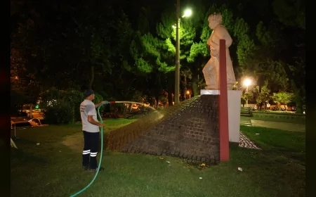 Şehzadeler Belediyesi Yaz Döneminde Yeşil Alan Sulamalarını Gece Saatlerine Taşıdı