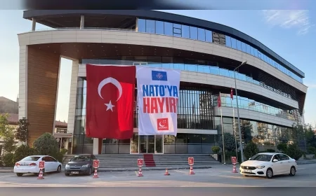 Saadet Partisi Genel Merkezi Ankara’da NATO Zirvesi Öncesi “NATO’YA HAYIR” Pankartıyla Dikkat Çekti