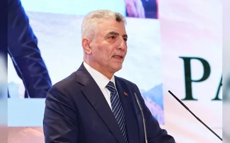 Ticaret Bakanı Ömer Bolat: “Türkiye-Pakistan ekonomik ortaklığında yeni bir sayfa açacağımıza ve 5 milyar dolarlık ticaret hedefimize ulaşacağımıza inanıyoruz”
