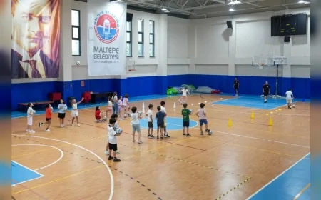 Maltepe Belediyesi Yaz Okulu’nda futsal ve masa tenisi eğitimleri başladı, çocuklar sporla buluştu