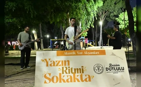 MANİSA BÜYÜKŞEHİR BELEDİYESİ “AKUSTİK YAZ AKŞAMLARI” İLE LALALİ VE ATATÜRK KENT PARKI’NDA MÜZİK DOLU HAFTA SONU YAŞATTI