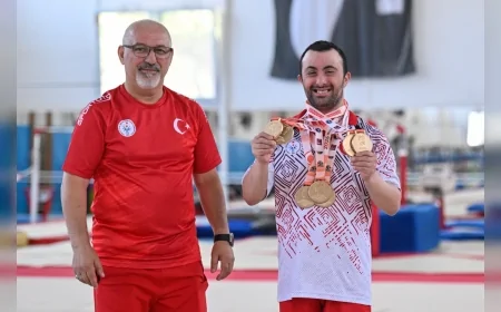 İzmir Büyükşehir Belediye Spor Kulübü sporcusu Alper Öztürk Down Sendromlular Dünya Şampiyonası'nda yedi altın madalya kazandı