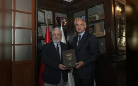 KÜLTÜR VE TURİZM BAKANI MEHMET NURİ ERSOY: “İSLAM DÜNYASININ ORTAK KÜLTÜREL MİRASININ KORUNMASINA YÖNELİK PROJELERİ VE ULUSLARARASI İŞ BİRLİKLERİNİ DEĞERLENDİRDİK”