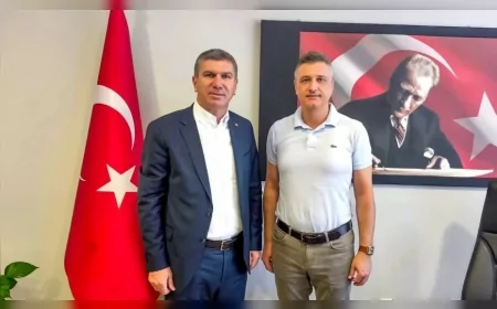 Burdur Belediye Başkanı Ali Orkun Ercengiz, MAKÜ Tıp Fakültesi Dekanı Prof. Dr. Cem Çetin’i ziyaret ederek fakültenin Burdur’a katkılarını değerlendirdi