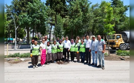 Burdur Belediye Başkanı Ali Orkun Ercengiz: “Hasta ağaçları kaldırırken yeni ağaçlarımızı da toprakla buluşturduk”