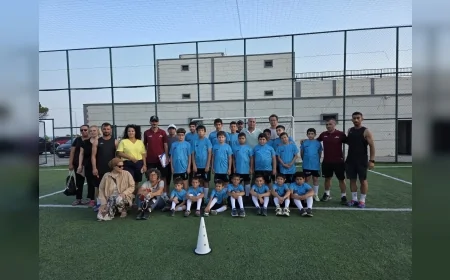 Yumurtalık Belediyesi ile Adana Büyükşehir Belediyesi işbirliğinde açılan futbol okulu çocukları sporla buluşturdu