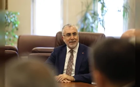 ÇALIŞMA VE SOSYAL GÜVENLİK BAKANI PROF. DR. VEDAT IŞIKHAN: “İSTİHDAMIMIZ VE ÜRETİMİMİZ ARTTIKÇA, TÜRKİYE GÜÇLENMEYE DEVAM EDECEK”