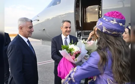 Ticaret Bakanı Ömer Bolat, NATO Zirvesi kapsamında Ankara’ya gelen Yunanistan Başbakanı Kiryakos Miçotakis’i karşıladı