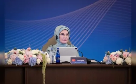 Cumhurbaşkanı Eşi Emine Erdoğan: “Bu tarihi zirvenin, insanlık adına güveni pekiştiren, uzlaşı kültürünü güçlendiren ve yeni umutlara kapı aralayan bir dönüm noktası olmasını diliyorum”
