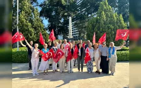 İYİ Parti İzmir İl Başkanı Av. Ülkü Doğan: “Kimden kurtulduk diyenlere cevabı bu şehitlikten veriyoruz”