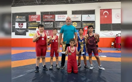 Yunusemre Belediyespor Acıpayam'daki İllerarası Grekoromen Güreş Turnuvası'nda 3 altın, 2 gümüş madalya ve 2 takım kupası kazandı
