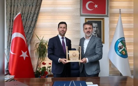 Bursa Büyükşehir Belediyesi Başkan Vekili Şahin Biba: “Büyükorhan’ın ihtiyaç duyduğu projelere gerekli desteği vereceğiz”