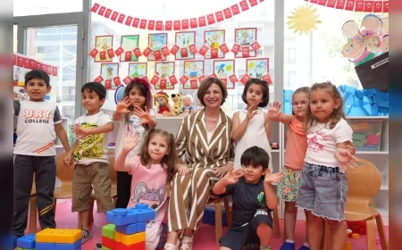 Eskişehir Büyükşehir Belediye Başkanı Ayşe Ünlüce, kapılarını açan ESMEK Yaz Okulu'nun ilk gününde çocukları ziyaret etti