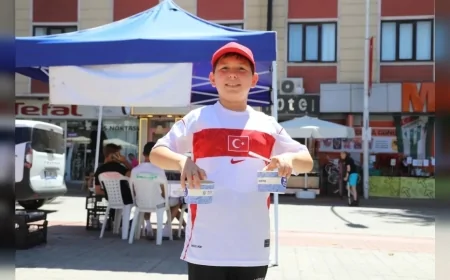 Bursa Büyükşehir Belediyesi’nin aşure ikramları İznik’te vatandaşları aynı sofrada buluşturdu