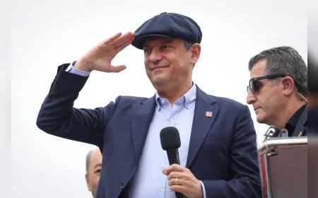 CHP Lideri Özgür Özel: “Arif Başkanımız ilçenin çok kıt kanaatleri ile çok önemli bir işi başardı; Çiftlik ilçemize bir Halk Ekmek Fırını kazandırdı”