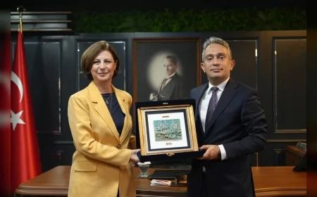 Eskişehir Büyükşehir Belediye Başkanı Ayşe Ünlüce, Eskişehir Cumhuriyet Başsavcısı Ferhat Deniz’e hayırlı olsun ziyaretinde bulundu