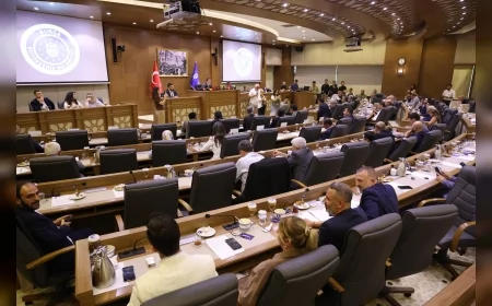 Bursa Büyükşehir Belediyesi Başkan Vekili Şahin Biba: “İki Yıllık Süreçte 4 Bin 599 Kişi İşten Çıkarıldı, 5 Bin 387 Kişi İşe Alındı”
