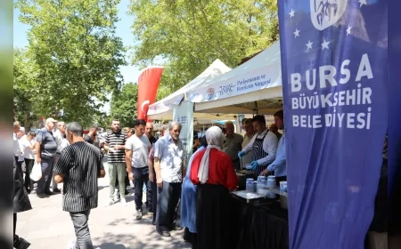 Bursa Büyükşehir Belediyesi'nin Muharrem Ayı Aşure İkramları Yenişehir'de Yoğun Katılımla Gerçekleştirildi