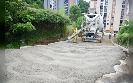 Giresun Belediyesi Dr. Baki Gürkan Sokak'ta kaldırım yenileme çalışmalarını başlattı