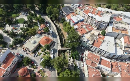 Manisa Büyükşehir Belediyesi Çaybaşı Deresi’nde çevre temizliği çalışması gerçekleştirdi