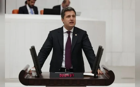 CHP İzmir Milletvekili Deniz Yücel: “12. Yargı Paketini 26 Belediye Başkanımızın Tutuklu Olduğu Bir Ortamda Görüşüyoruz”