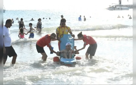 Kuşadası Belediyesi Engelsiz Plaj’da Engelli Plaj Sandalyelerini Vatandaşların Hizmetine Sundu