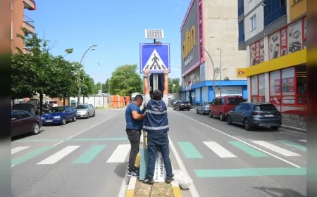 Giresun Belediyesi yaya geçitlerinde güvenliği artırmak için çizgi yenileme çalışmalarını sürdürüyor
