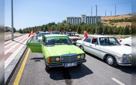 Malatya'da Klasik Mercedes tutkunları 85 araçla buluştu