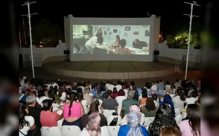 Denizli Büyükşehir Belediye Başkanı Bülent Nuri Çavuşoğlu açık hava sinema günlerinde vatandaşlarla buluştu