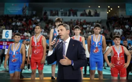 Enerji ve Tabii Kaynaklar Bakanı Alparslan Bayraktar: “Sonuna kadar Türk güreşinin ve sporcuların yanındayız”