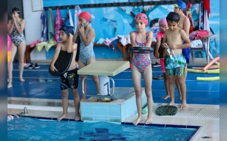 Buca Belediyesi uygun ücretli yüzme kurslarıyla minik sporcuları havuzda geleceğe hazırlıyor