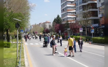 Eskişehir Büyükşehir Belediyesi 26 Temmuz'da Arabasız Pazar etkinliğiyle Atatürk Bulvarı'nı yayalara açacak