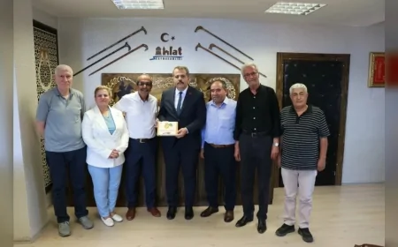 Manisa Ahlat Sosyal Dayanışma Kültür Derneği’nden Ahlat Kaymakamı Özgür Kaya’ya Hayırlı Olsun Ziyareti