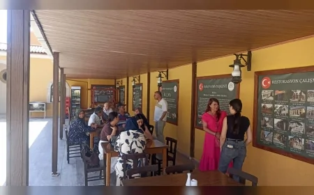 Denizli Büyükşehir Belediyesi Karahayıt’ta Konaklayan Yerli Turistleri Ücretsiz Kültür Gezileriyle Buldan’ın Tarihi Mirasıyla Buluşturdu!